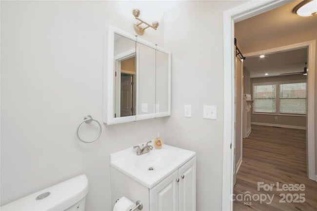 Building Photo - 27 Dorland Ave SW