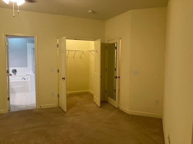 Building Photo - 3 BR / 2 BA at the Preserve
