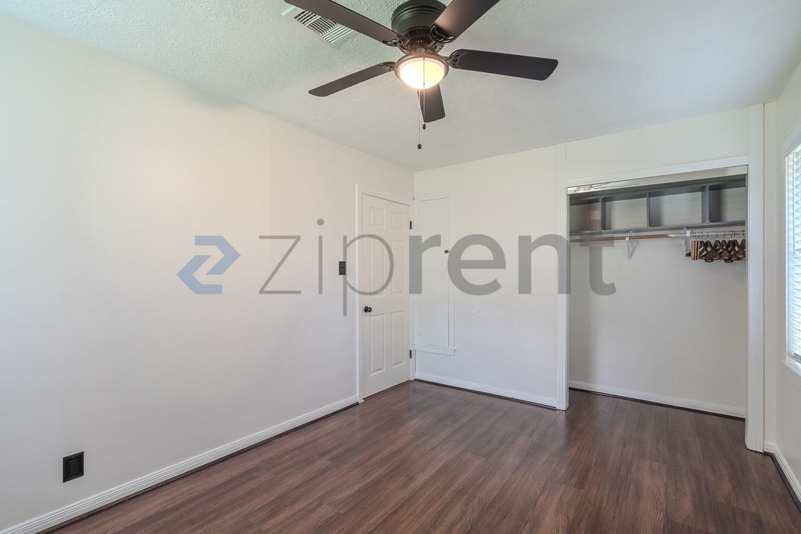 Building Photo - Unit