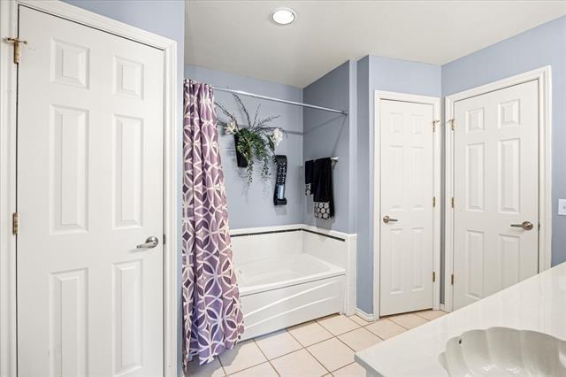 Building Photo - 8901 Magnolia Vale Dr