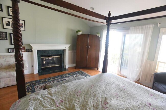 Building Photo - 5618 Bellevue Ave