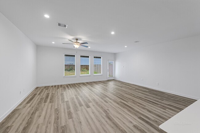 Building Photo - 3002 Crown Gate Dr