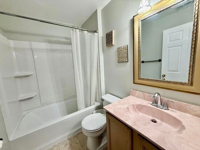 Building Photo - 125 SW Donna Terrace