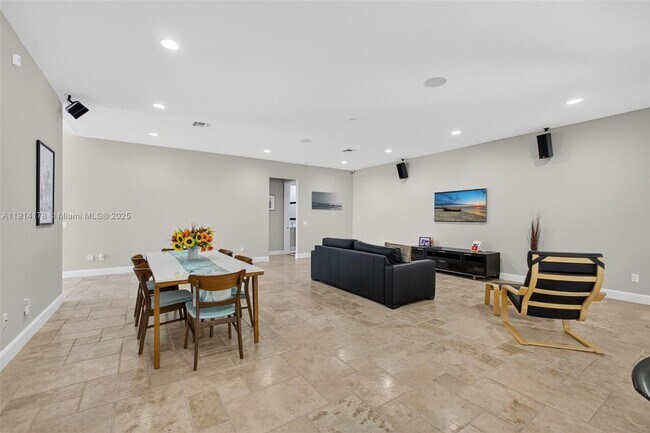 Building Photo - 18369 Mellen Ln