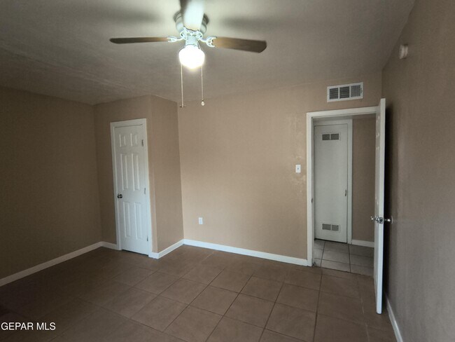 Building Photo - 4918 Guadalupe Dr