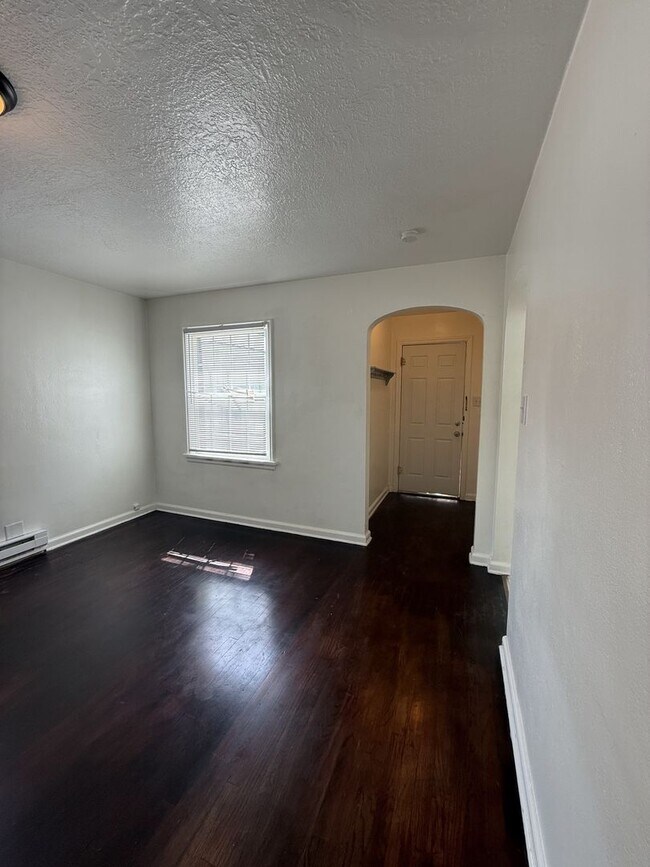 Building Photo - 428 S 10th Ave