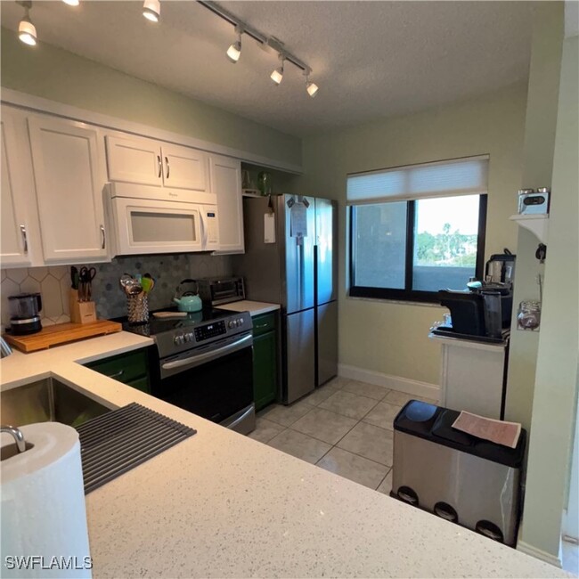 Building Photo - 7406 Lake Breeze Dr