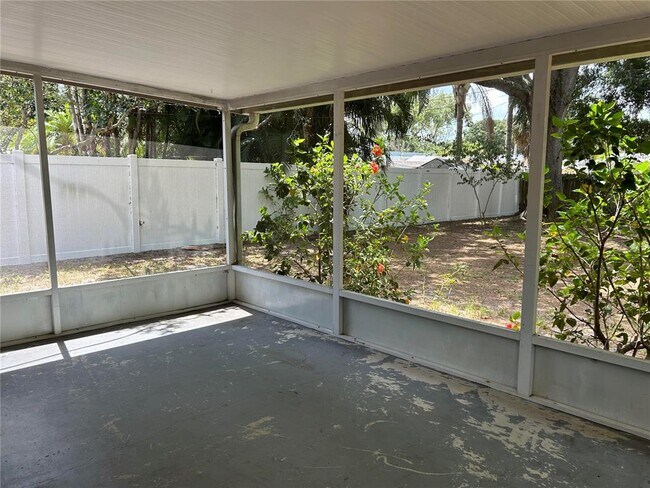 Building Photo - 2428 Waldemere St