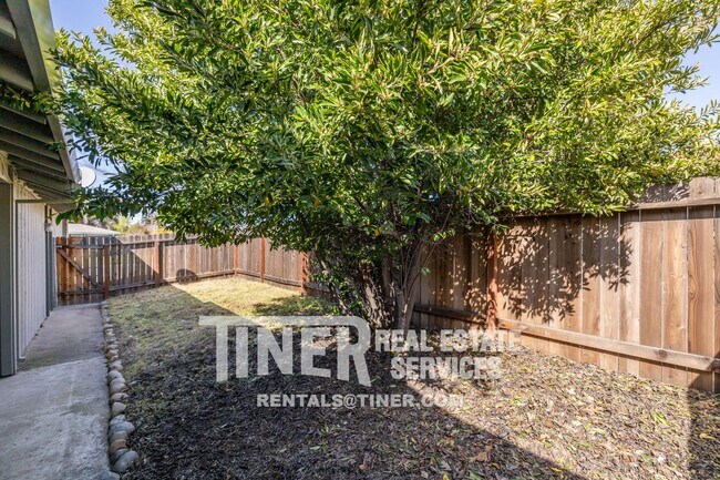 Building Photo - 9282 Corinthian Cir