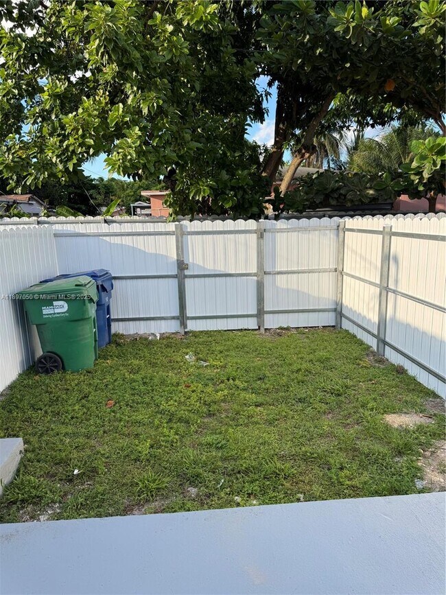 Building Photo - 555 NW 100th Terrace