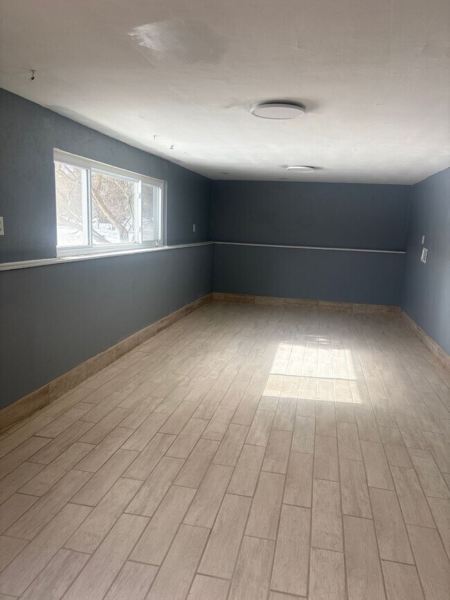 Building Photo - Renovated large home located in Beachwood