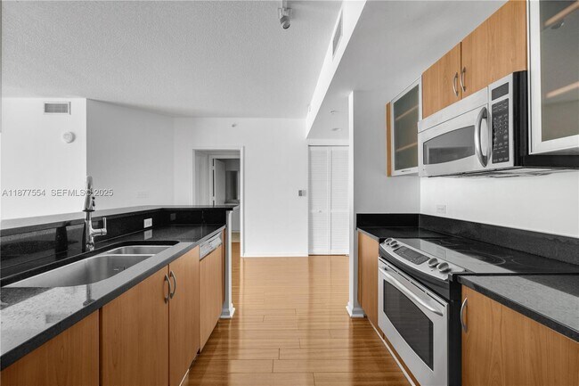 Building Photo - 18800 NE 29th Ave