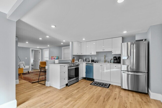 Building Photo - 382 Spring St