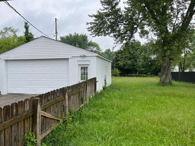 Building Photo - 2656 Sherborne Crescent