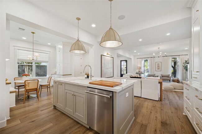 Building Photo - 2031 Sheridan St