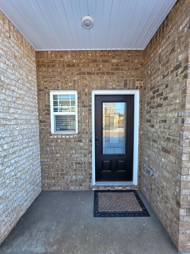Building Photo - $250 OFF Move In Special! - Modern 3 Bedroom Townhome in Prime Location