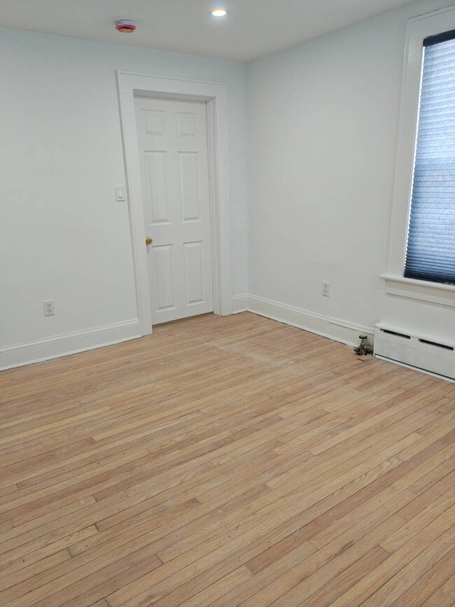 Building Photo - 2814 Weeks Ave