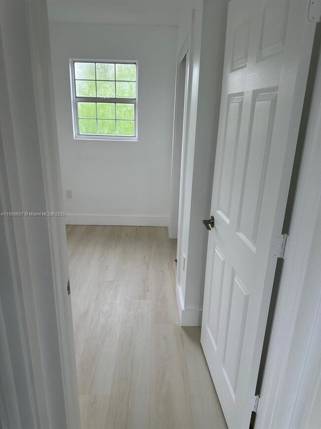 Building Photo - 420 Burning Tree Ln