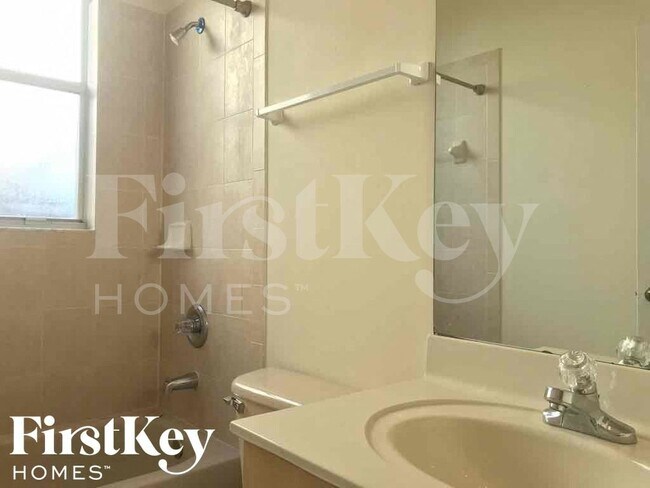 Building Photo - 11912 SW 126th Ln