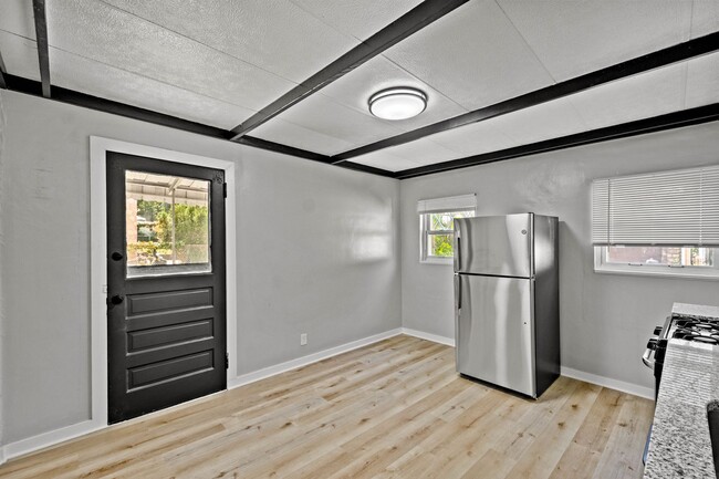 Building Photo - Gorgeous 4 bedroom home in Pittsburgh avai...