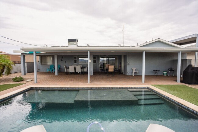 Building Photo - 3 BEDROOM 2 BATH 2 CAR GARAGE POOL HOME W/...