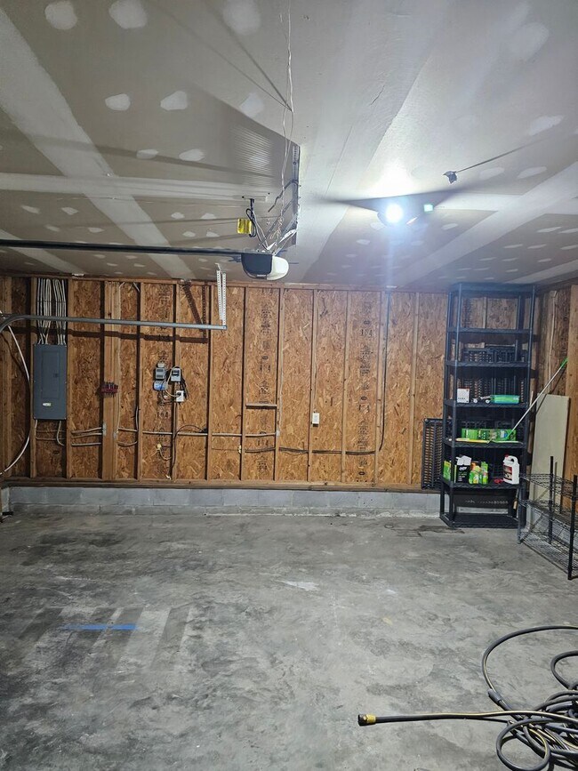 Building Photo - 5679 Hickory Fork Rd