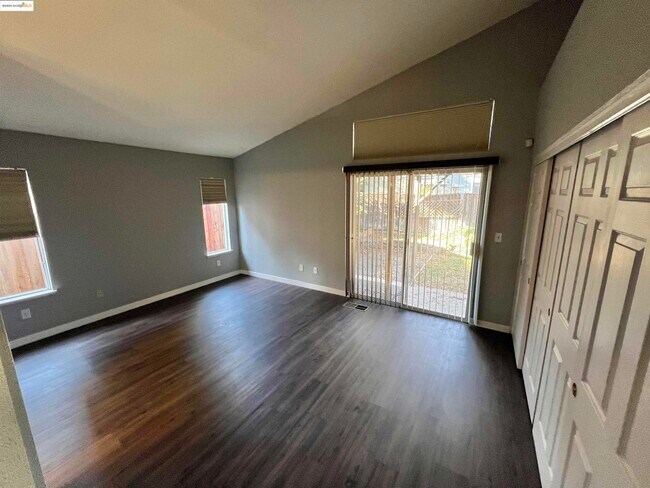 Building Photo - 293 Amberleaf Way
