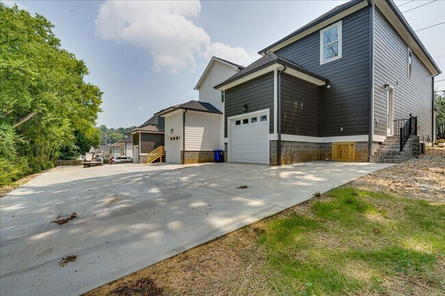 Building Photo - North Shore New Construction!