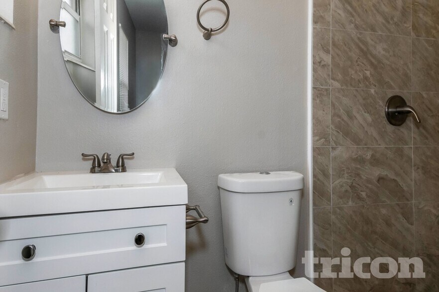 Building Photo - 2129 Willow Oak Dr