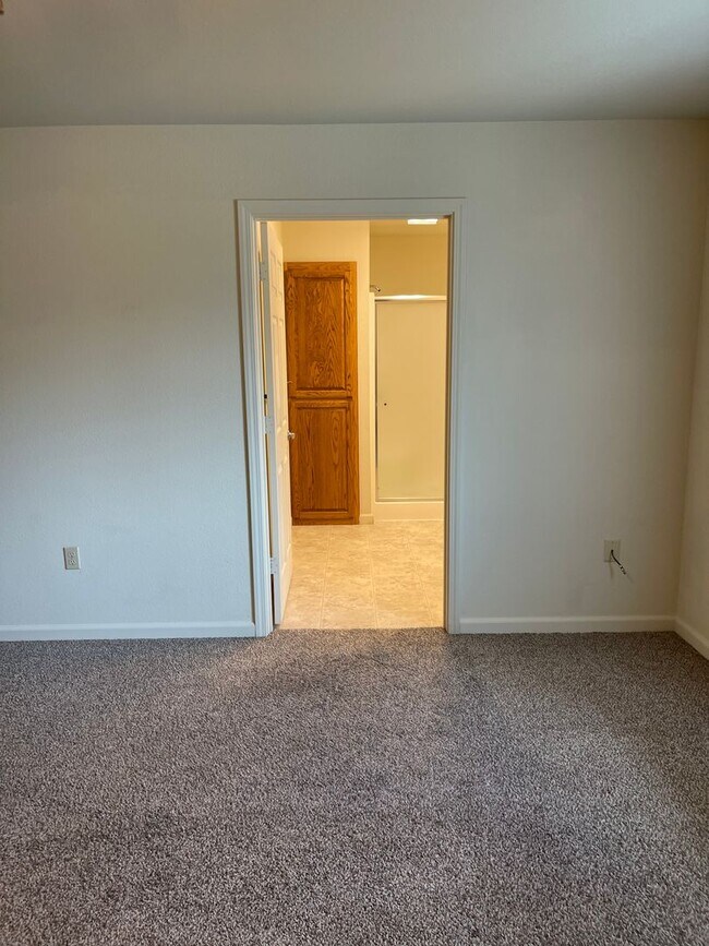 Building Photo - 3 BED 2 BATH W/ATTACHED MOTHER-IN-LAW SUITE *SOLAR PANELS ON ROOF = LOW ELECTRIC BILL*