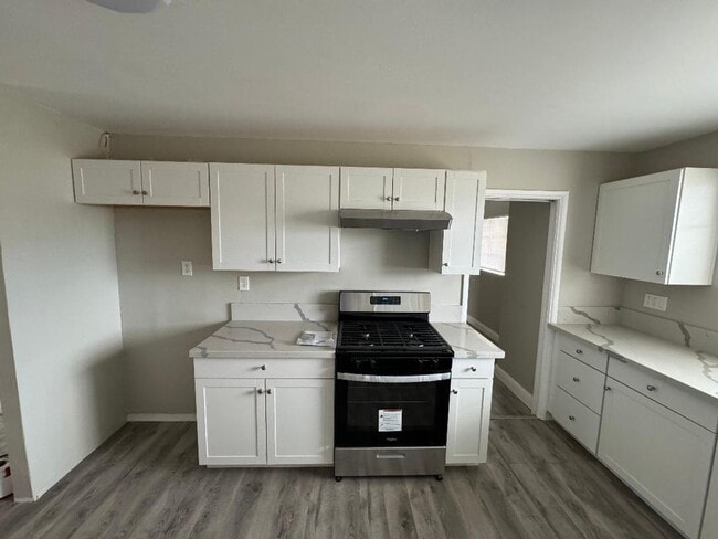 Building Photo - Cute Little Home For You