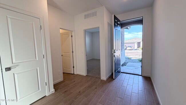 Building Photo - 15809 W Gray Fox Trl