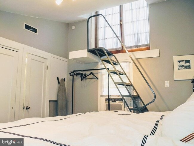 Building Photo - 1933 Rodman St