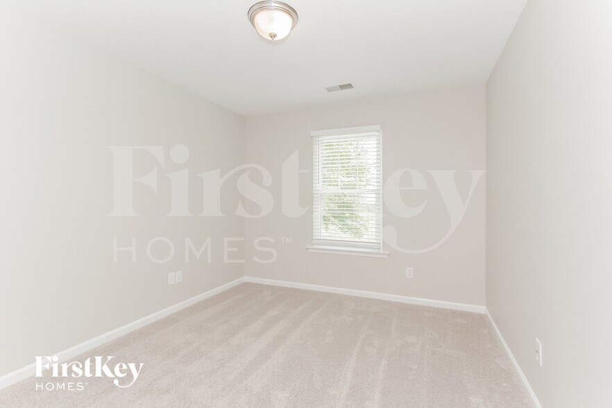 Building Photo - 2607 Winding River Dr