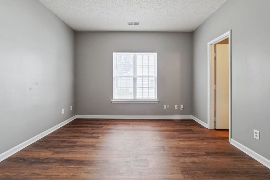Building Photo - 1117 Aaron Dr