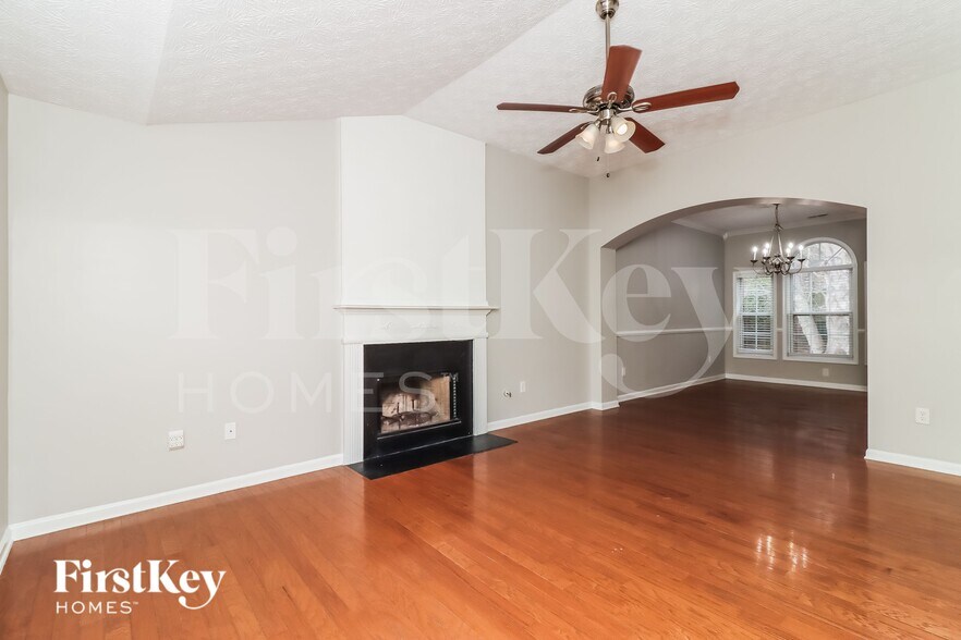 Building Photo - 1627 Eagle Dr