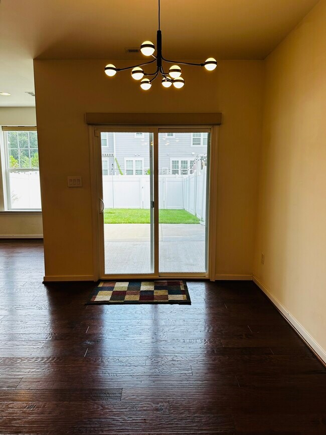 Building Photo - 5604 Benoni Ct