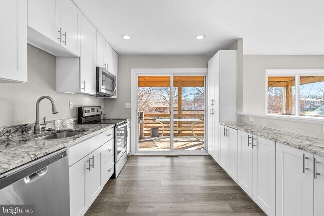 Building Photo - 8221 Millfield Ct