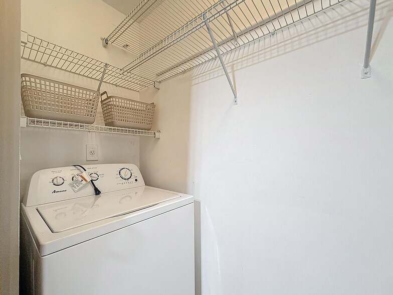 Building Photo - 1020 Crystal Way
