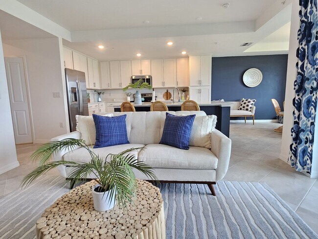 Building Photo - Annual UNFURNISHED or FURNISHED for your convenience: 2 Bedroom 2 Bathroom 2nd Floor Elevator acc...