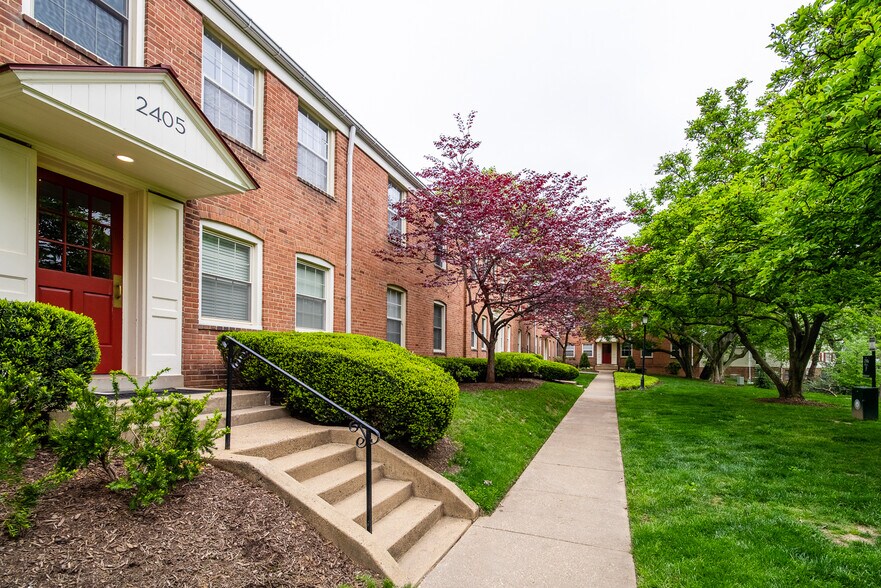 Building Photo - 2405 Arlington Blvd