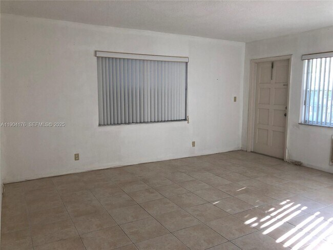 Building Photo - 1836 Arthur St