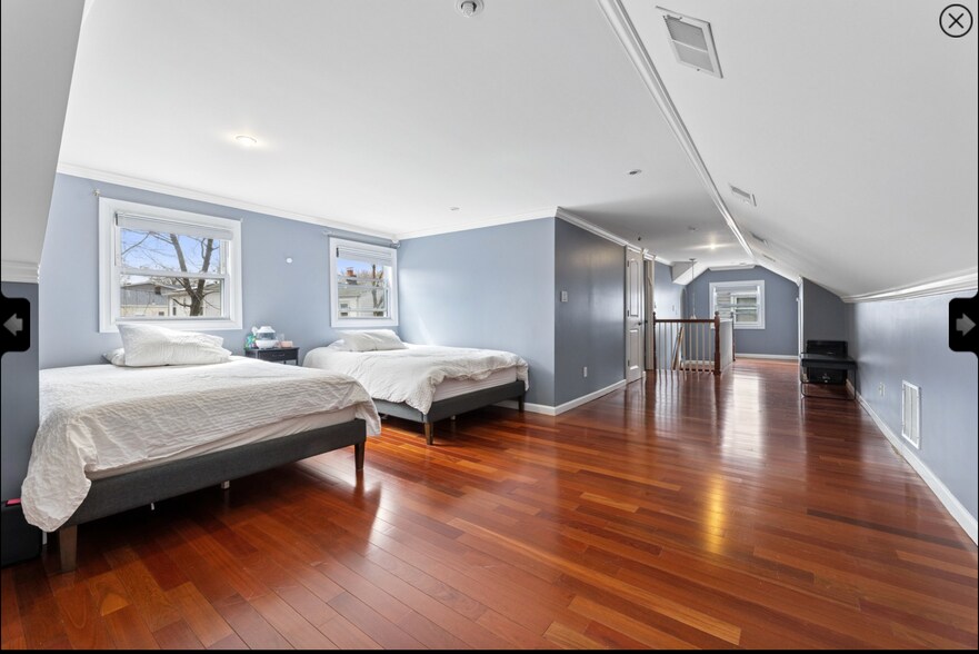 Master Suite - 74 Spring Ave