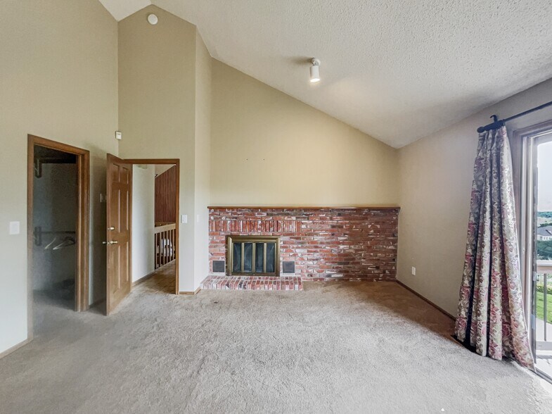 Building Photo - 450 Mesa Vista Ct