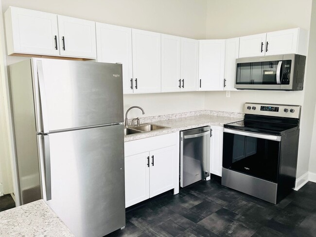 Building Photo - Modern Comfort Meets Classic Charm – 2BR H...