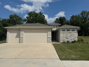 Building Photo - 1613 SW Hedgewood Ln