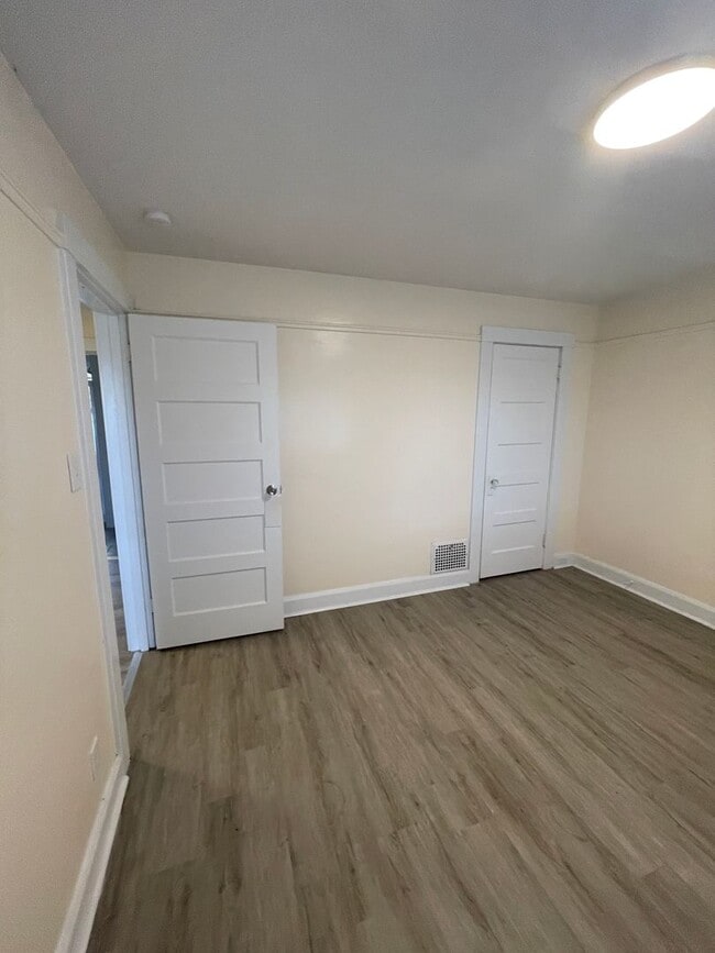 Building Photo - 825 N 6th St