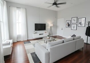 Building Photo - 1902 Church St