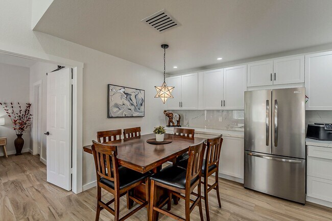 Building Photo - Fully Remodeled 2-Bedroom Condo at the Sco...