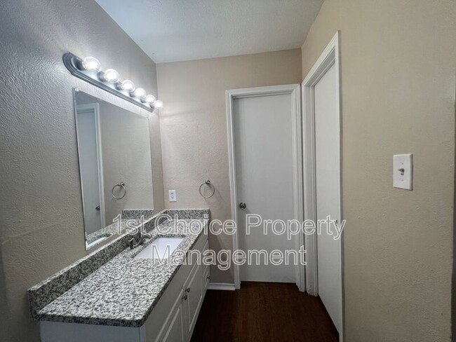 Building Photo - 6714 Old Stone Dr